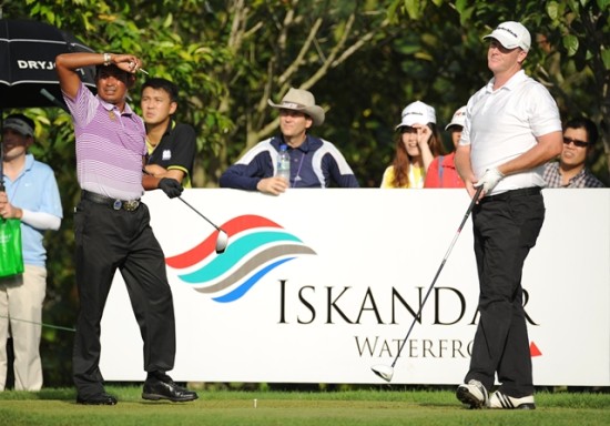 Thaworn Wiratchant and Marcus Fraser will battle it out on Sunday ©Khalid Redza/Asian Tour
