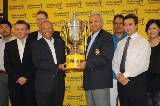 Maybank chairman Tan Sri Dato' Megat Zaharuddin Megat Mohd Nor holding the Seagram trophy with Malaysian Golf Association vice-president Datuk Mohamed Zain Yusuf with other presenting sponsors and officials.