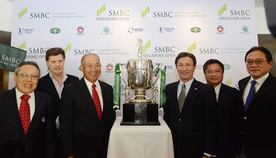 Officials unveiling the SMBC Singapore Open trophy
